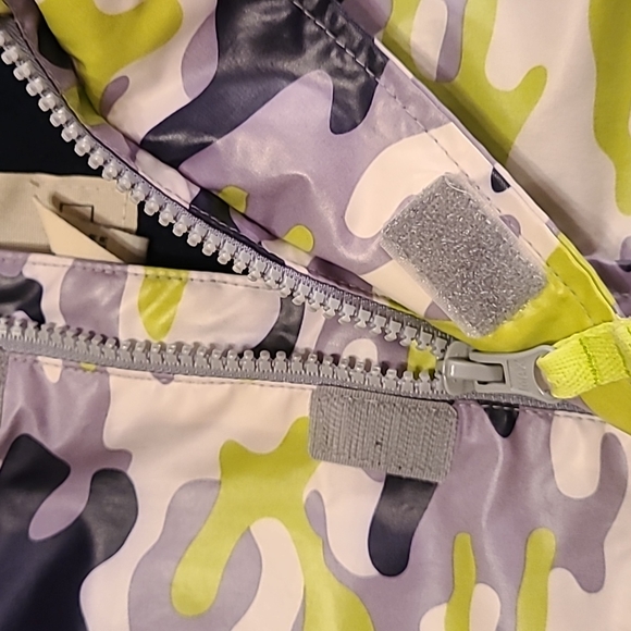 OshKosh B'gosh camo hooded rain jacket - Picture 5 of 5